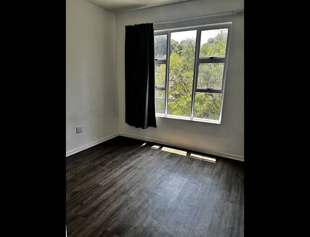2 BEDROOM APARTMENT FOR SALE IN BRYANSTON